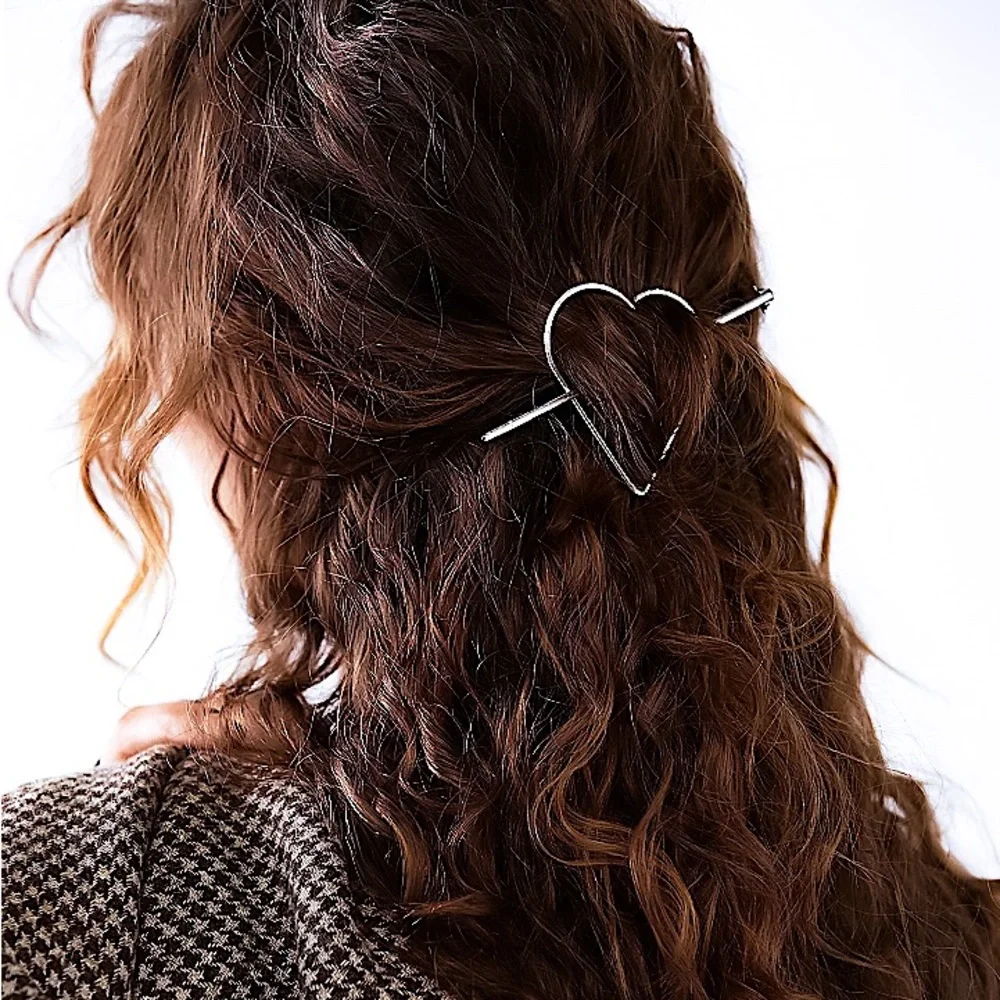 ⚜️[𝟯/$𝟭𝟴]⚜️NEW Large Heart Arrow Barrette - Picture 3 of 9